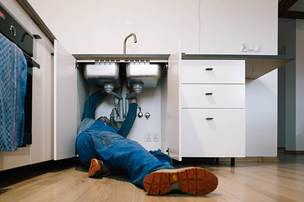 Professional Emergency Plumber technician working in Narberth, PA
